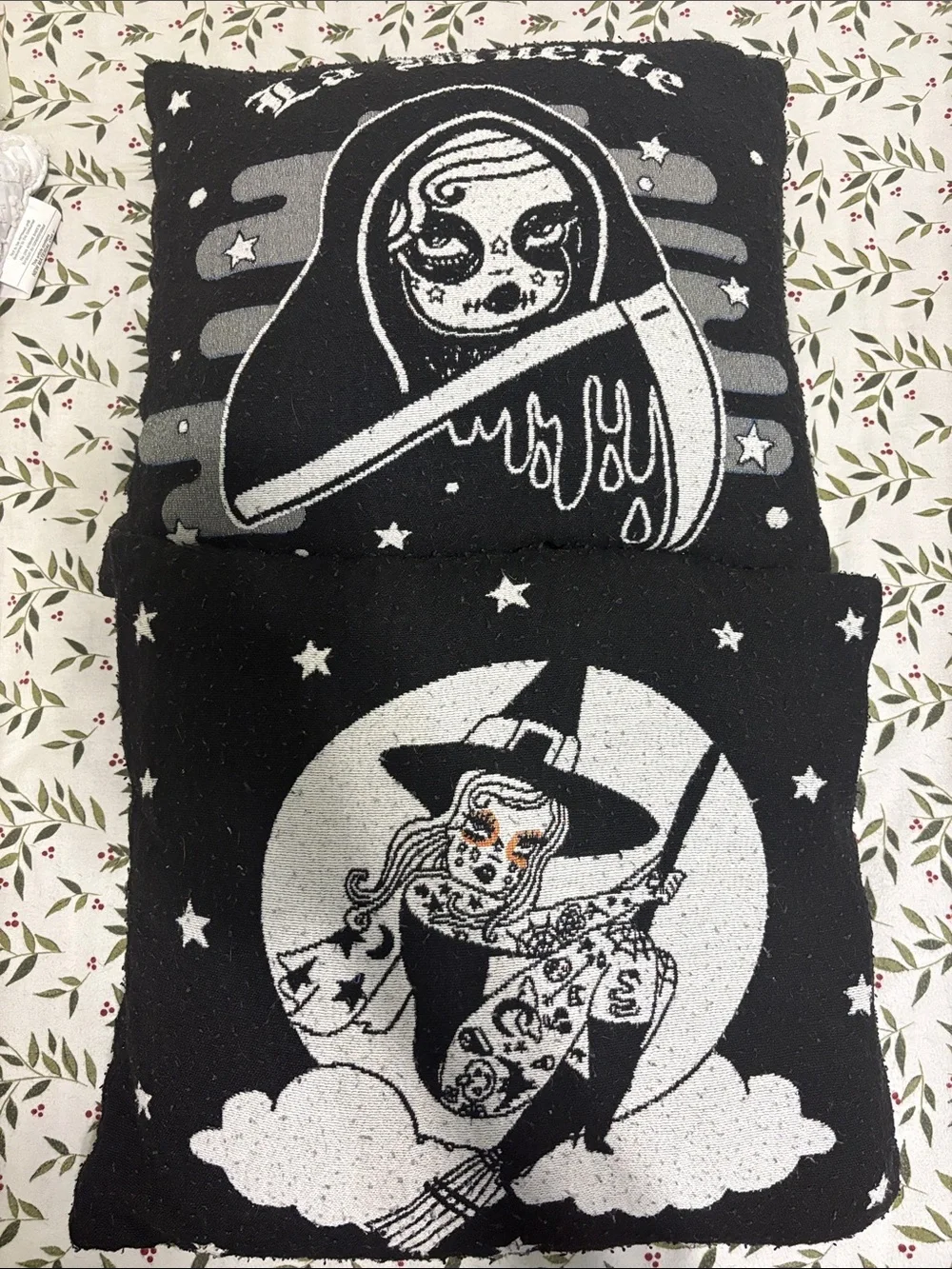 2 Valfre Pillows - Picture 1 of 3